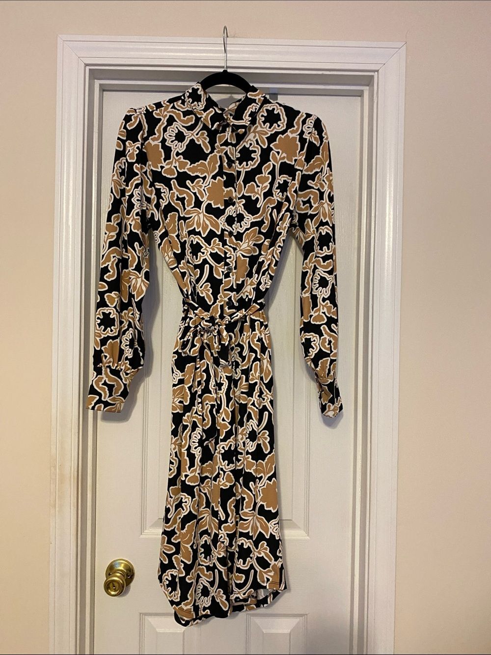 TWRHLL‎ by Christie Brinkley Long-Sleeve Floral Shirt Dress in Black and Tan PM